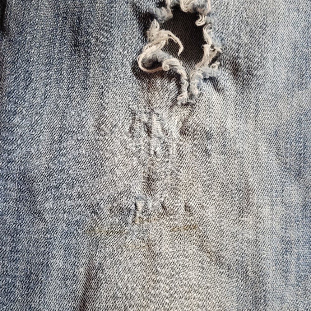 Grace in LA Distressed Blue Jeans with Floral Embroidery Size 29 - Picture 8 of 8
